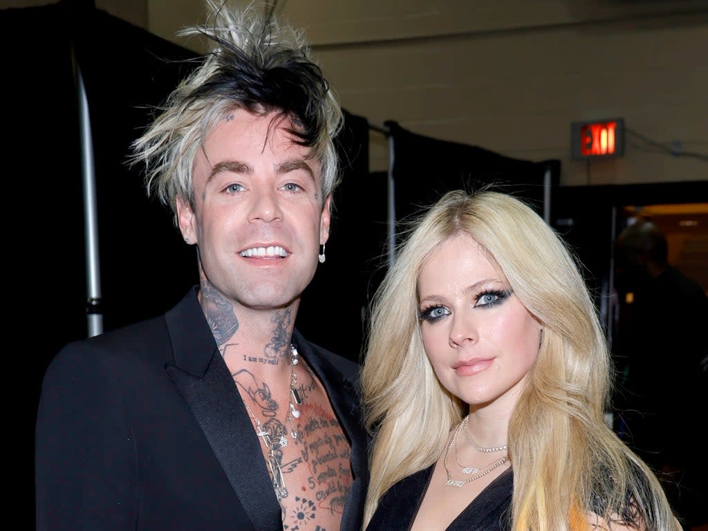 Avril Lavigne announces engagement to rock musician Mod Sun