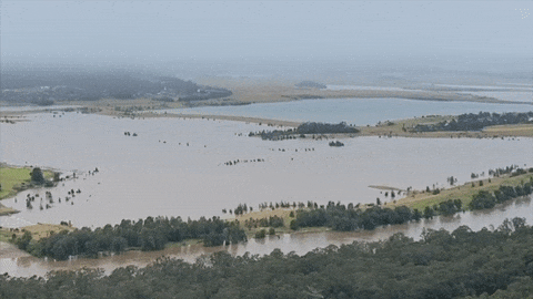 Des milliers de personnes forcées d’évacuer alors que les inondations frappent la Nouvelle-Galles du Sud
