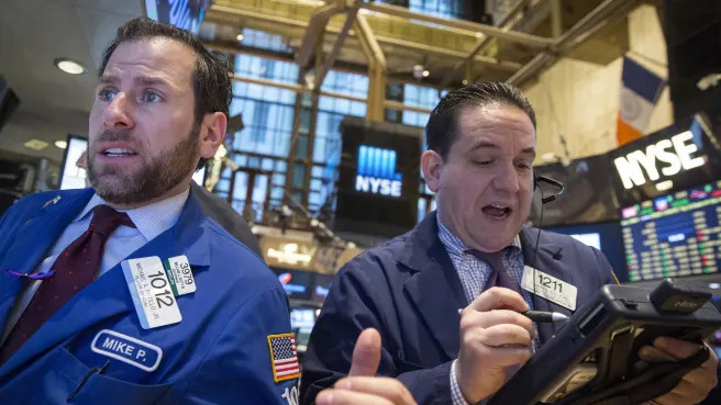 Stocks sink as economy's growth slows, inflation persists