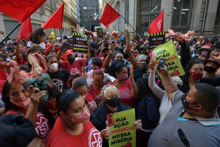 Manifestação na Bolsa de Valores de São Paulo contra a desigualdade