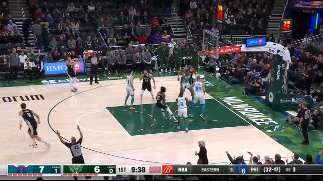 Pat Connaughton with an assist vs the Charlotte Hornets