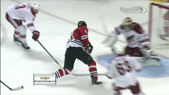 Marian Hossa scores on his own rebound