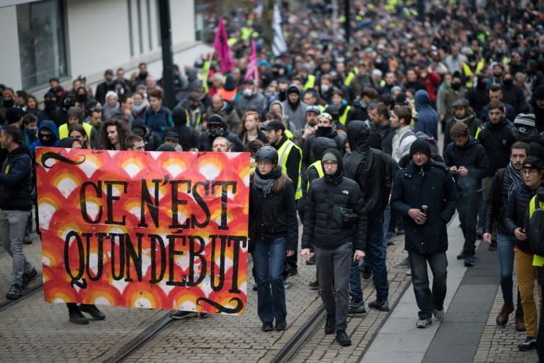 Flambée De Violences à Paris Pour Le Premier Anniversaire