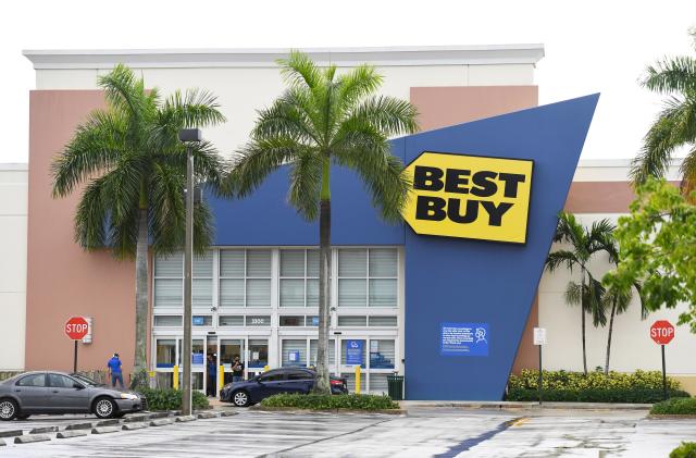 COCONUT CREEK, FL - JULY 17: A general view of Best Buy as U.S. corporations implement mandatory masks to be worn in their stores upon entering to control the spread of COVID-19 as Florida's Department of Health on Friday confirmed 11,000 new cases of COVID-19 in a single day on July 17, 2020 in Coconut Creek, Florida. Credit: 