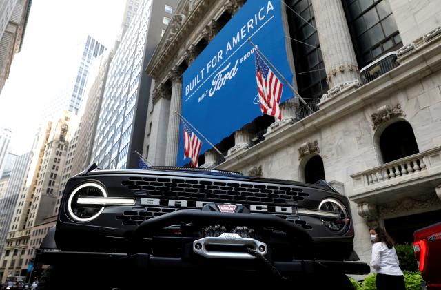 A Ford Motor Co. Bronco is seen outside the New York Stock Exchange (NYSE) in New York, U.S., August 17, 2020. REUTERS/Brendan McDermid     TPX IMAGES OF THE DAY