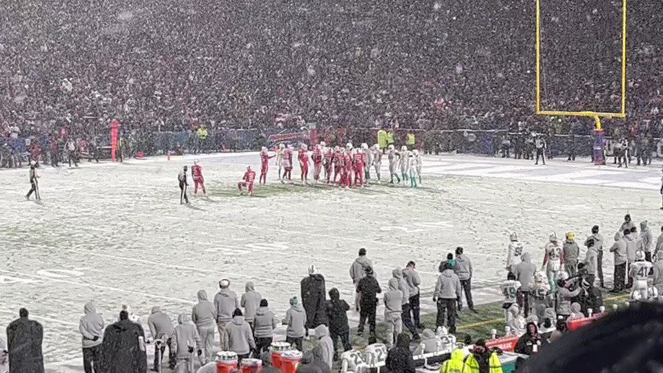 Bills game delayed, fans warned with 15-yard penalty for throwing snowballs