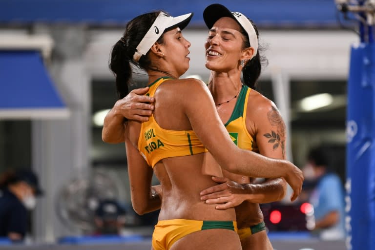 Vôlei de praia: Ágatha e Duda vencem dupla canadense e vão ...