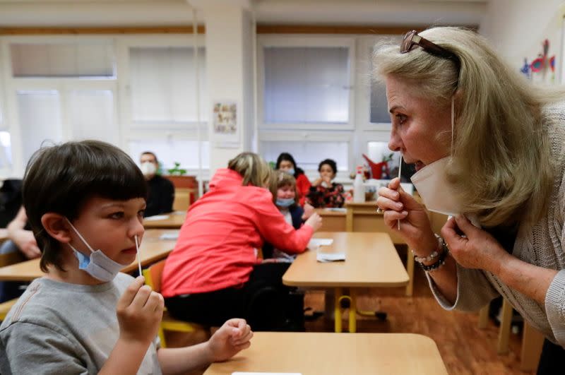 Nejnižší denní mýtné od COVID-19 v České republice od září, kdy se studenti vracejí do učeben