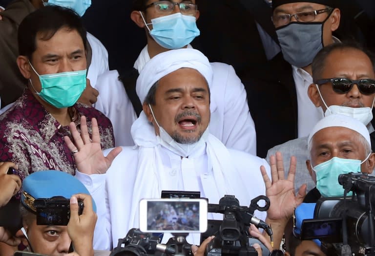 Indonesia arrests firebrand Islamist cleric over virus rule breaches - Yahoo News Australia