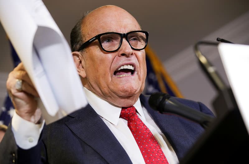 Giuliani wins Razzie for Worst Supporting Actor in “Borat”