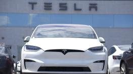 Tesla robotaxi pivot 'extremely risky' for investors: Analyst