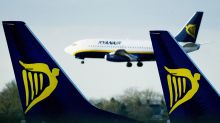 Ryanair riduce i bagagli: a mano se ne può portare uno solo