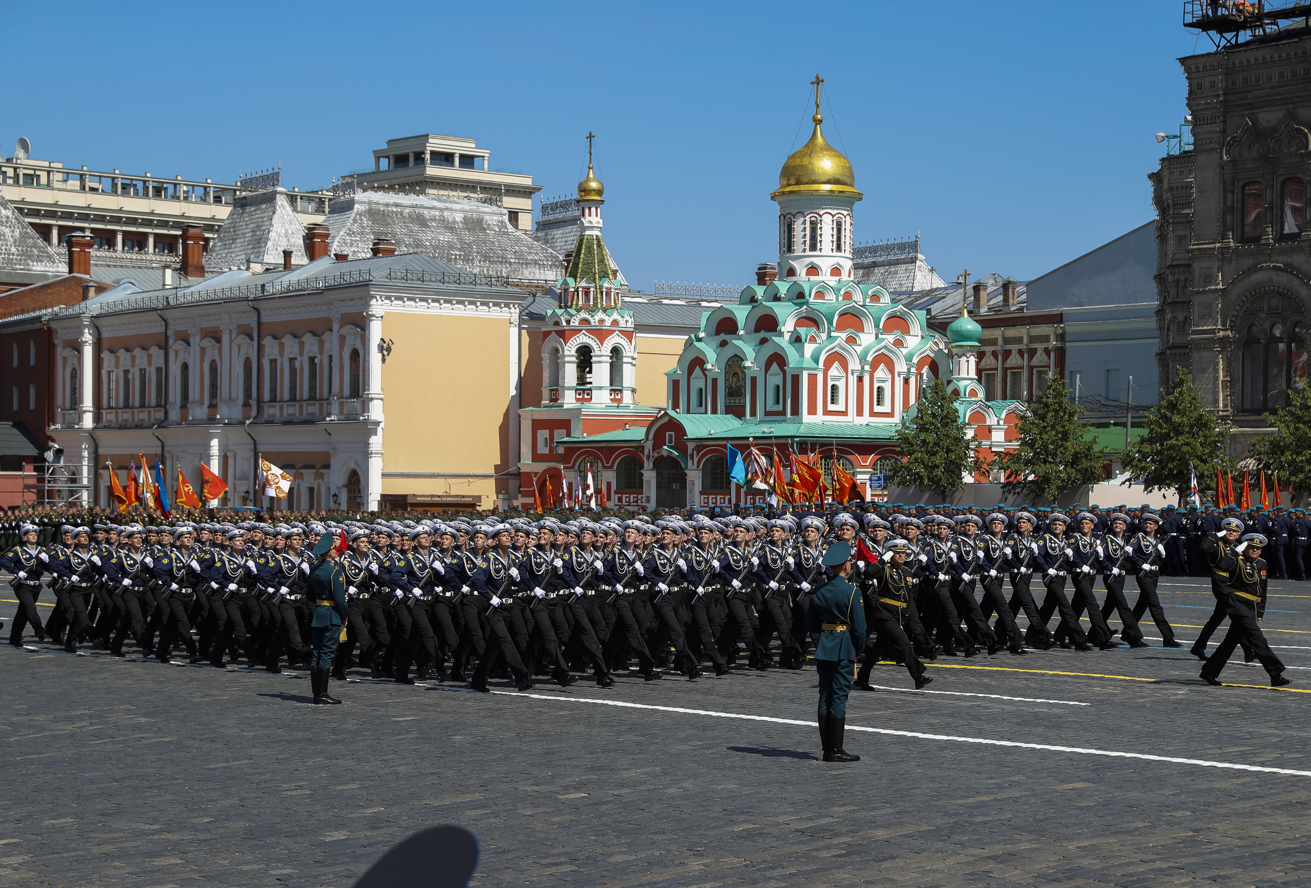 Putin hails Nazi defeat in virusdelayed Red Square parade