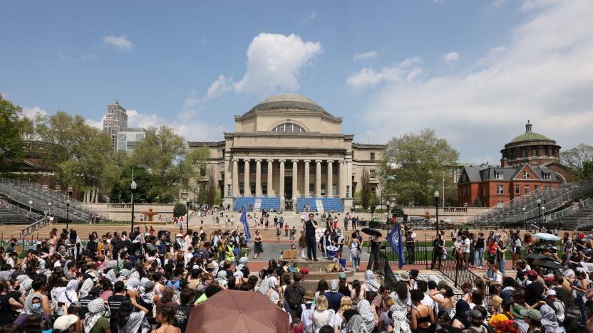 Students gather for a rally in support of a protest encampment on campus in support of Palestinians, despite a 2pm deadline issued by university officials to disband or face suspension, during the ongoing conflict between Israel and the Palestinian Islamist group Hamas, in New York City, U.S., April 29, 2024. REUTERS/Caitlin Ochs/ File Photo