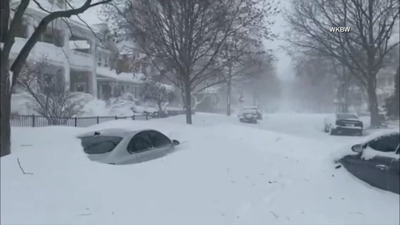 Buffalo blizzard forces Bills to spend Christmas Eve in Chicago