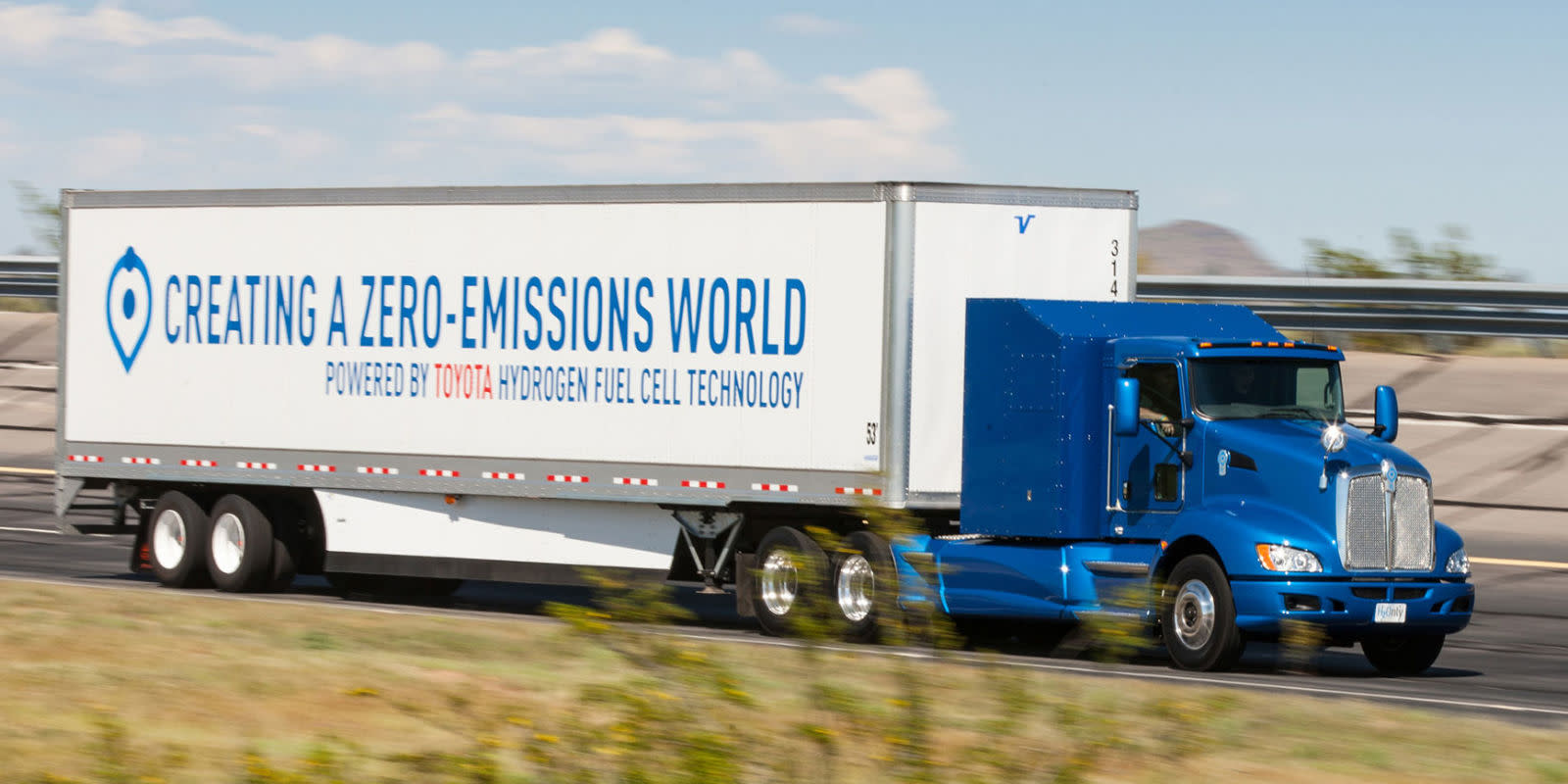 Toyota&apos;s Experimental Fuel-Cell Big Rig Does 0-60 Quicker Than a BMW 2002