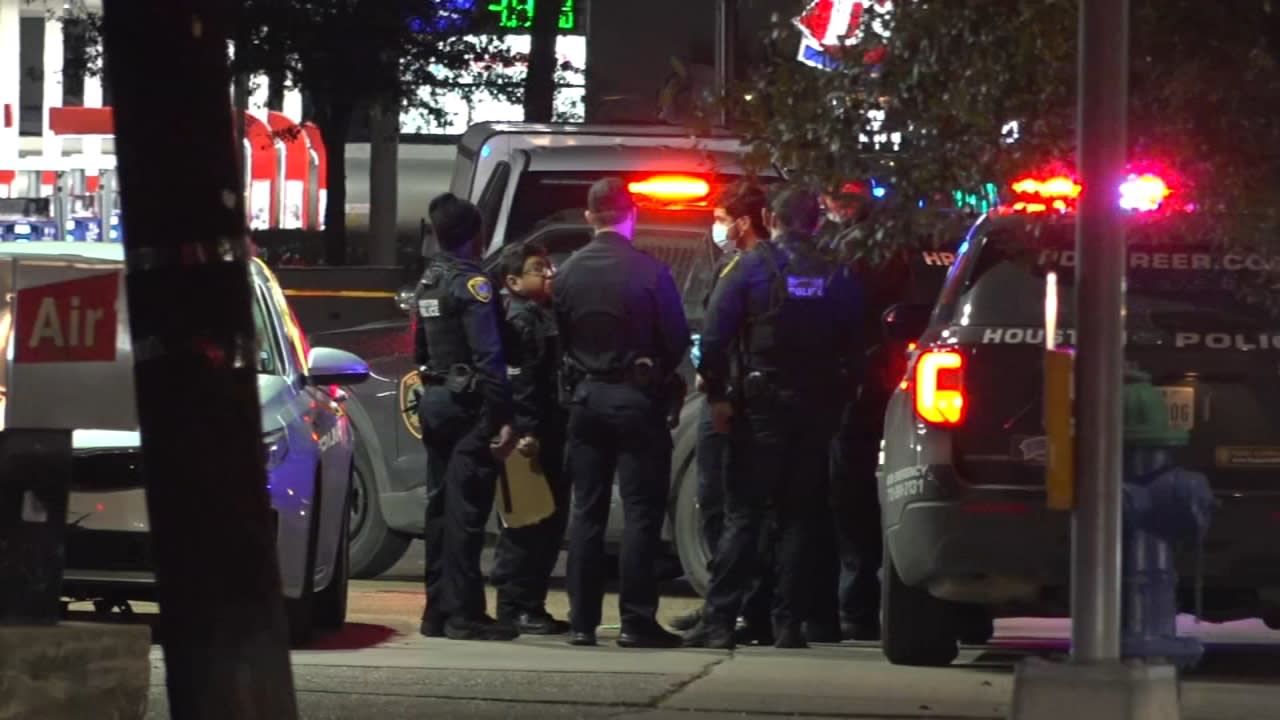 Deputies investigate after man claims Cypress gas station has 2-way mirror  - ABC13 Houston