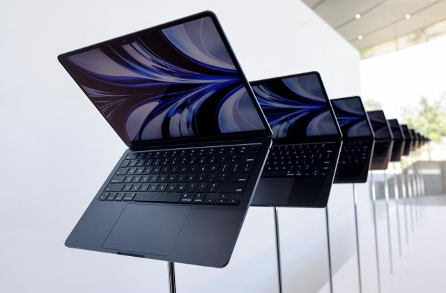 A new MacBook Air running M2 chip is seen displayed during Apple's annual Worldwide Developers Conference in San Jose, California, U.S. June 6, 2022. REUTERS/Peter DaSilva