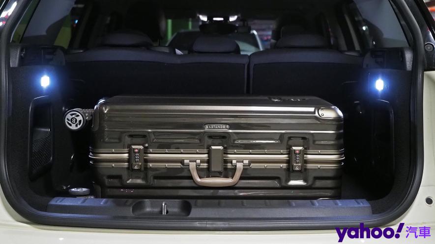 開車旅行更該極致優雅！Bentley 29吋PC+ABS鋁框輕量化行李箱迷人開箱 - 13