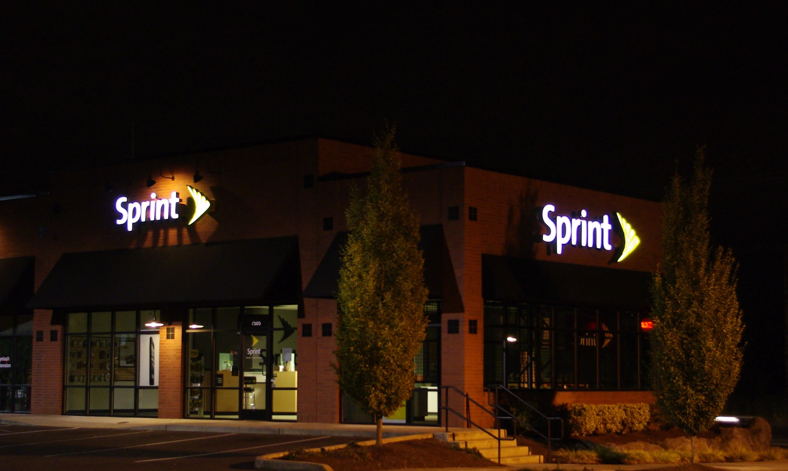 Sprint improves its unlimited data plan to play with the big boys