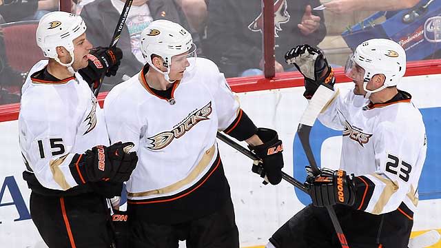 Ducks keeping pace with Blackhawks