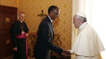 Papa pide perdón por papel de Iglesia en genocidio en Ruanda