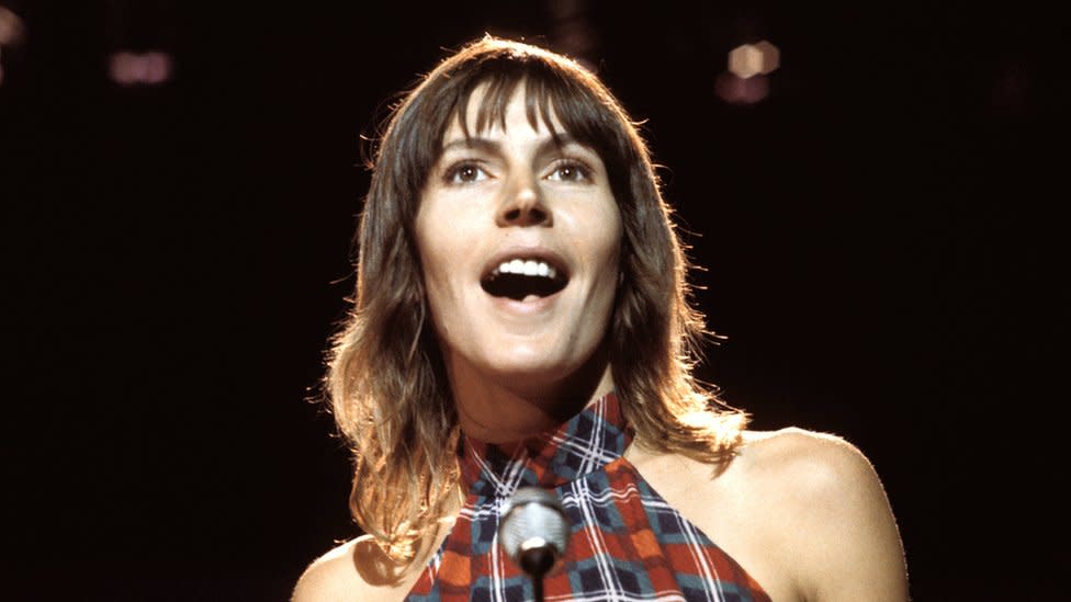 Helen Reddy: Australian singer of feminist anthem I Am Woman dies - Yahoo News