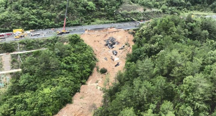 廣東梅大高速路面塌方增至36人死