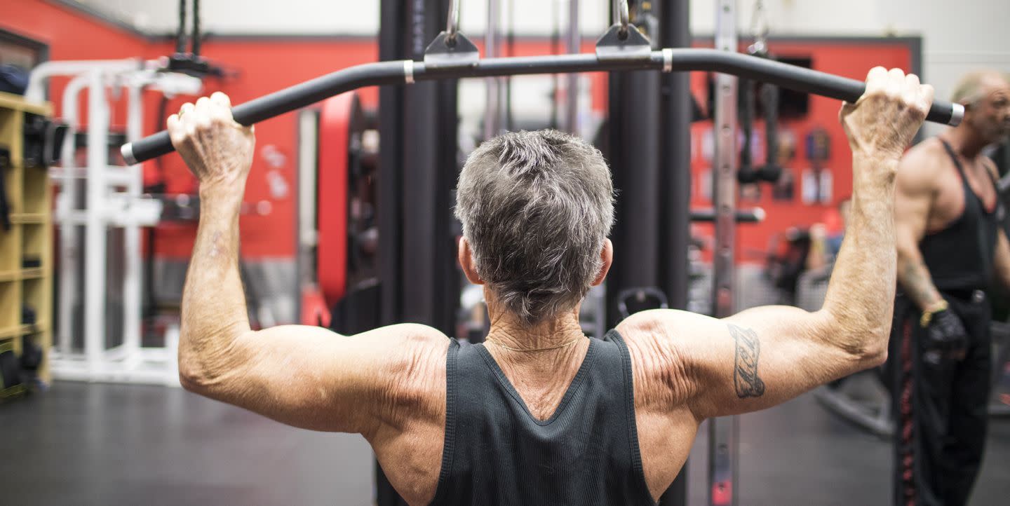 The Best Lat Pulldown Bars for Your Back Workouts