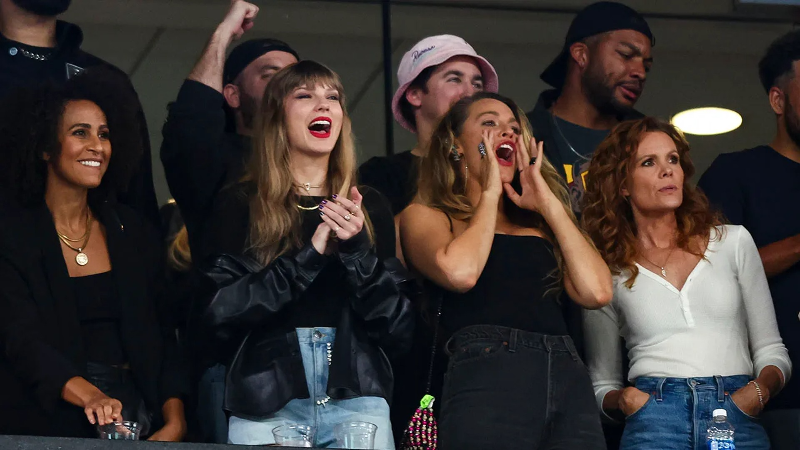 NBC Bets Big on Taylor Swift to Boost NFL Sunday Night Football – The  Hollywood Reporter