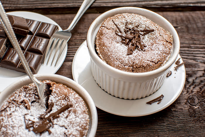 Cyril Lignac Devoile Sa Recette Du Gateau Au Chocolat Et Nous Fait Fondre