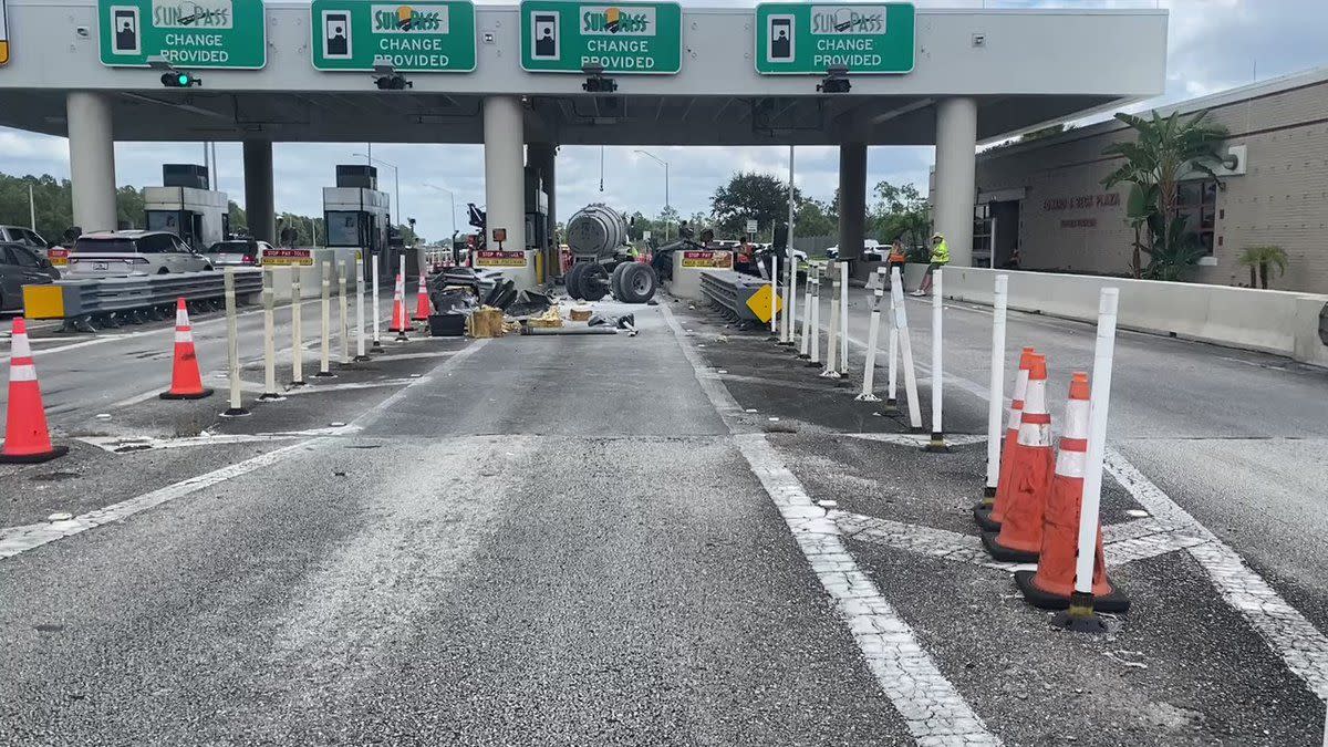 Un travailleur blessé après qu’un semi-camion ait heurté un péage dans le sud de la Floride