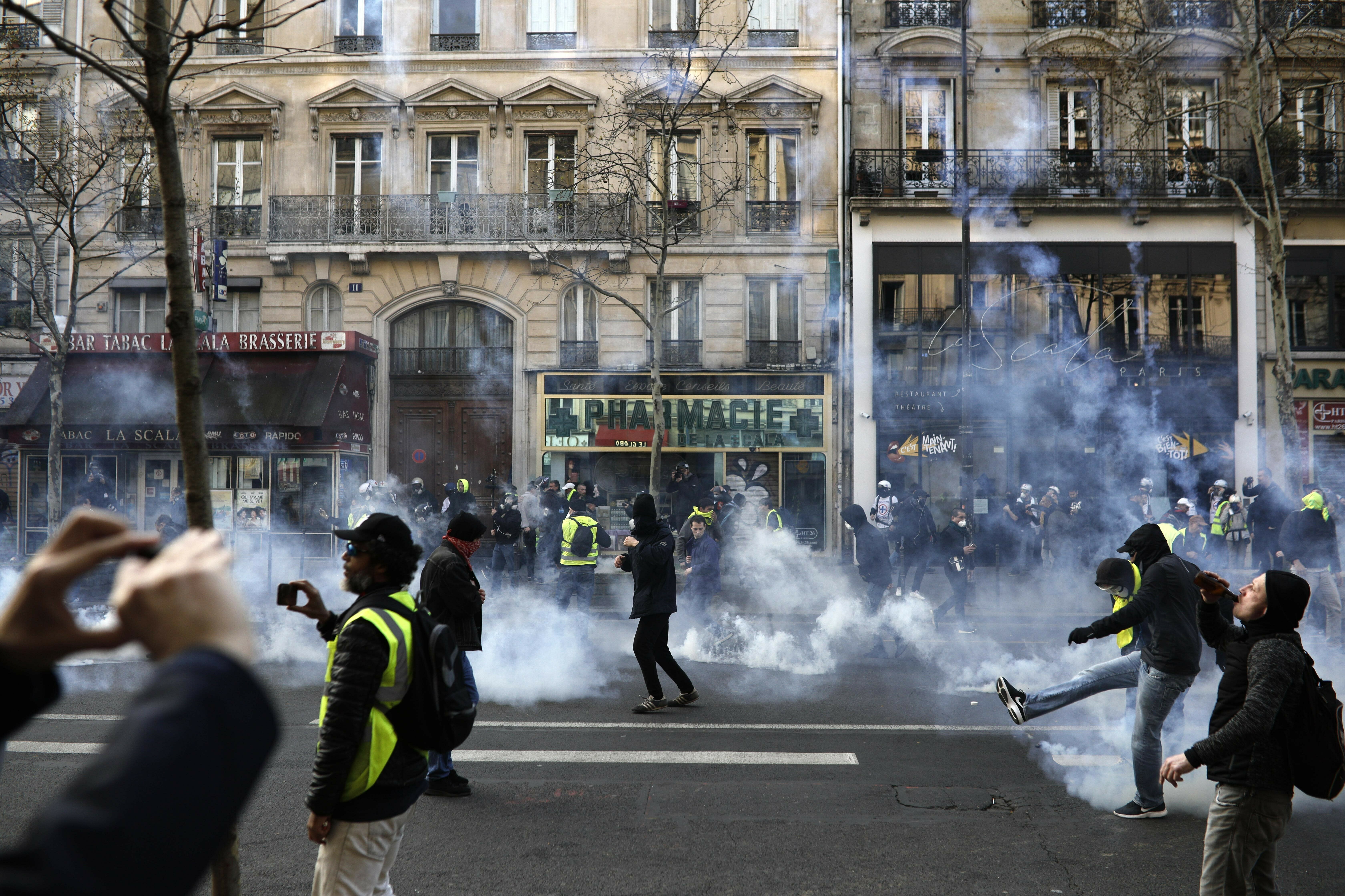 travel to paris with protests