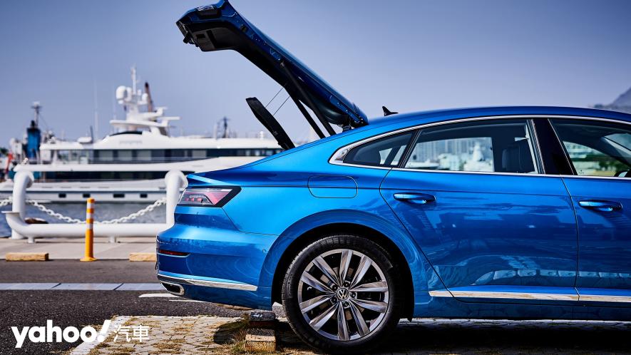 優雅、性能與售價已帥氣平衡！2021 Volkswagen Arteon 330TSI Elegance Premium港都試駕！ - 8