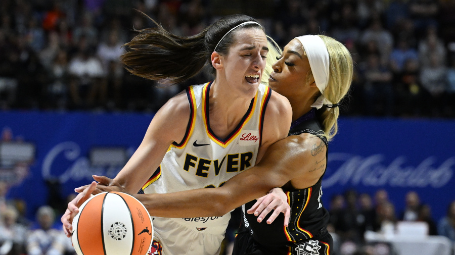 Yahoo Sports - Clark set the Indiana Fever’s franchise record for turnovers (10), shot 5-of-15 from the floor and struggled with the Connecticut Sun’s physical