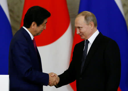 Russia&#39;s Putin, Japan&#39;s Abe call for talks, calm with North Korea