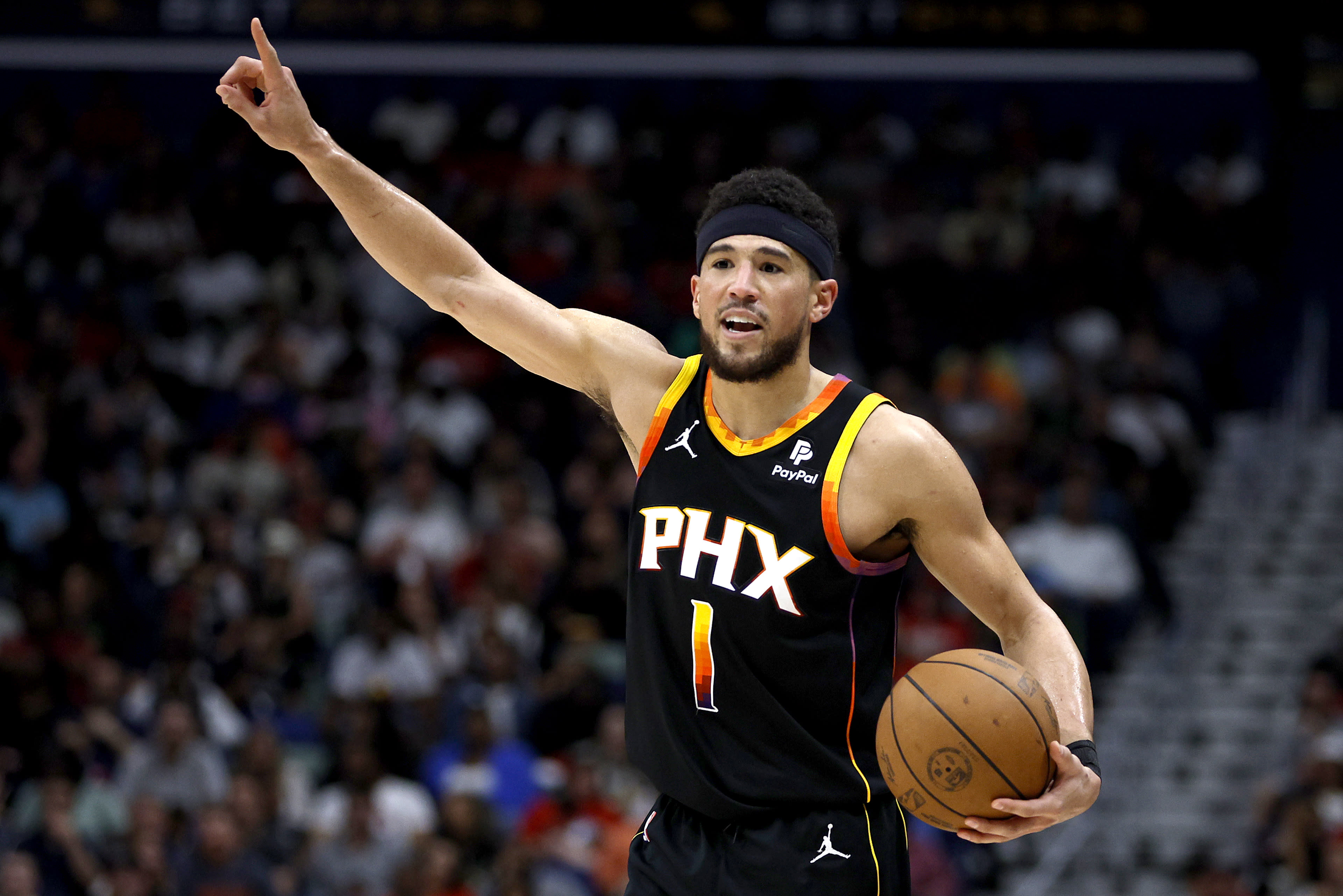 Suns' Devin Booker drops 52 on Pelicans, matches incredible Wilt Chamberlain record