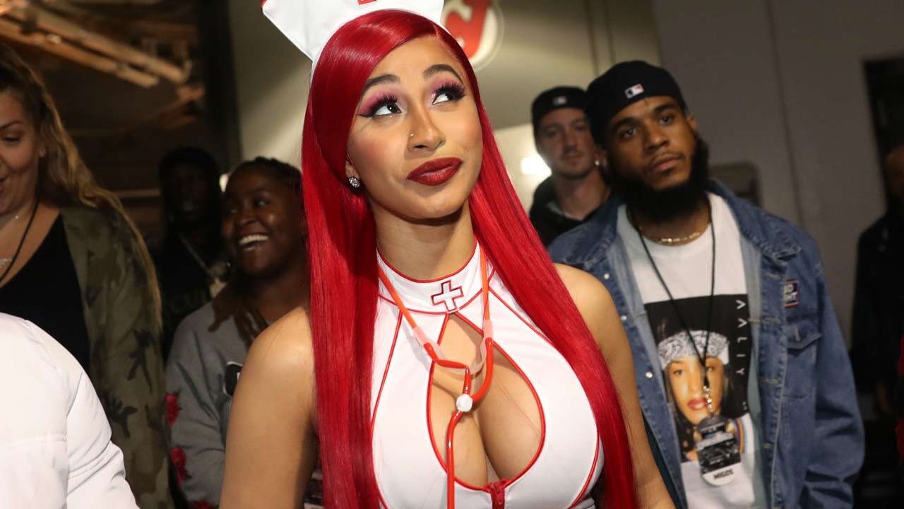 Cardi B Slays Poison Ivy Halloween Costume See The Sexy Pic