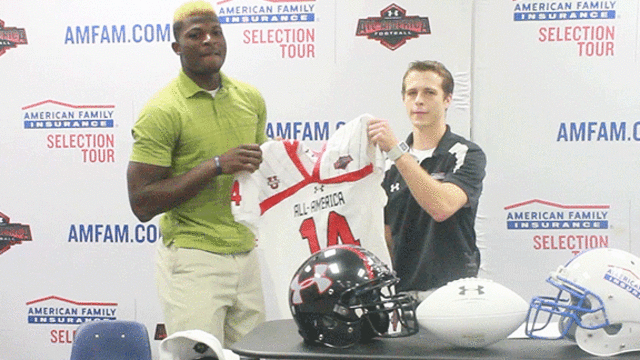 UA Jersey Presentation: Lorenzo Carter