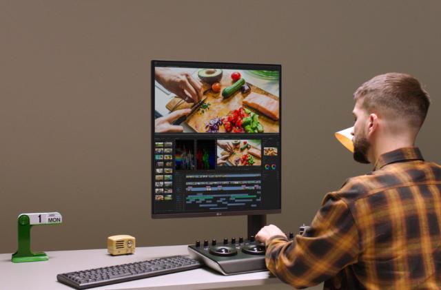 Both the LG UltraFineâ¢ Display (model 32UQ85R) and LG DualUp Monitor (model 28MQ780) offer sleek and practical designs, enhanced connectivity and superior user experience for both home and office workers, including creative professionals and programmers.