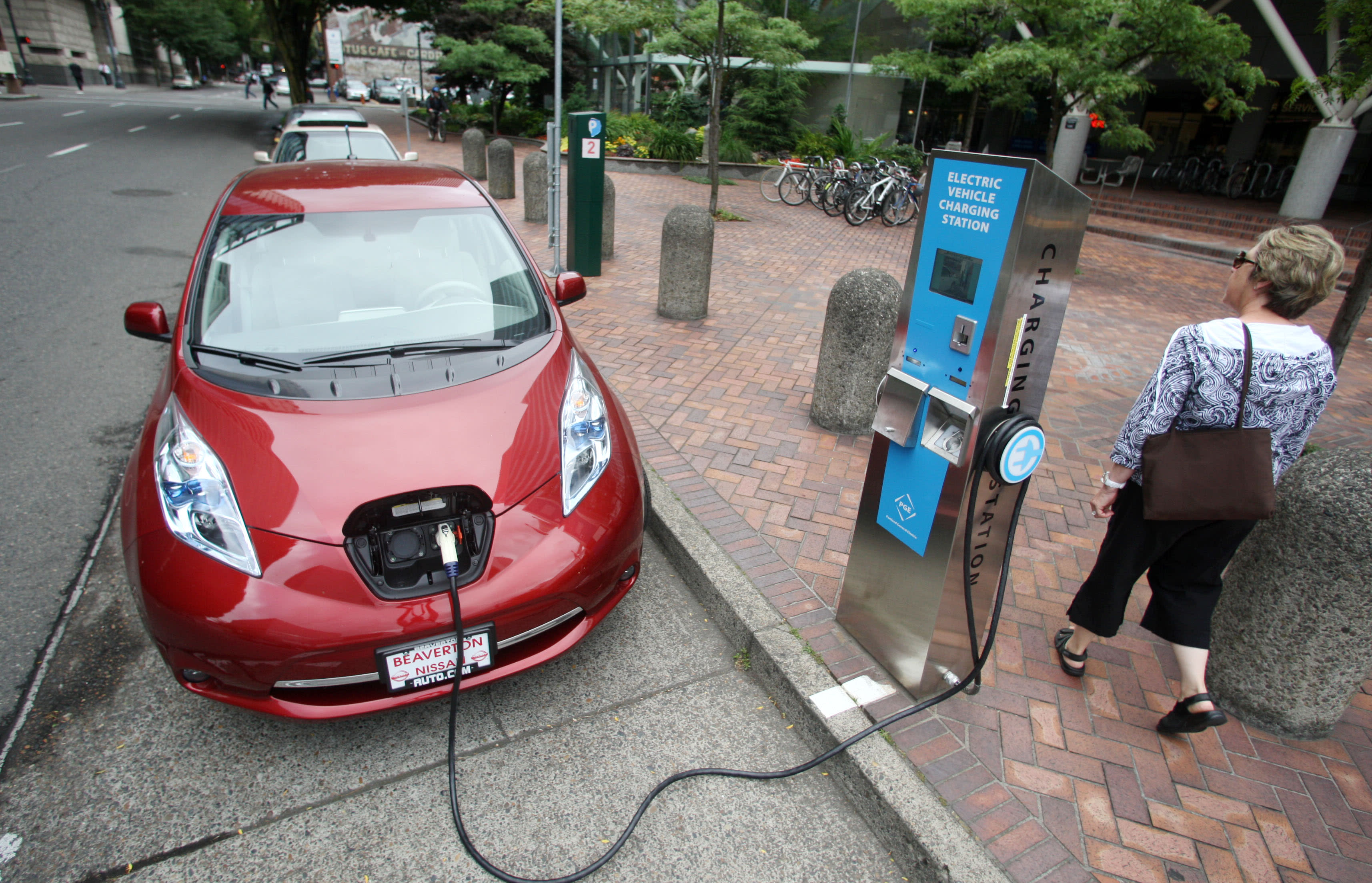 Leases for plugin electric cars may offer savings