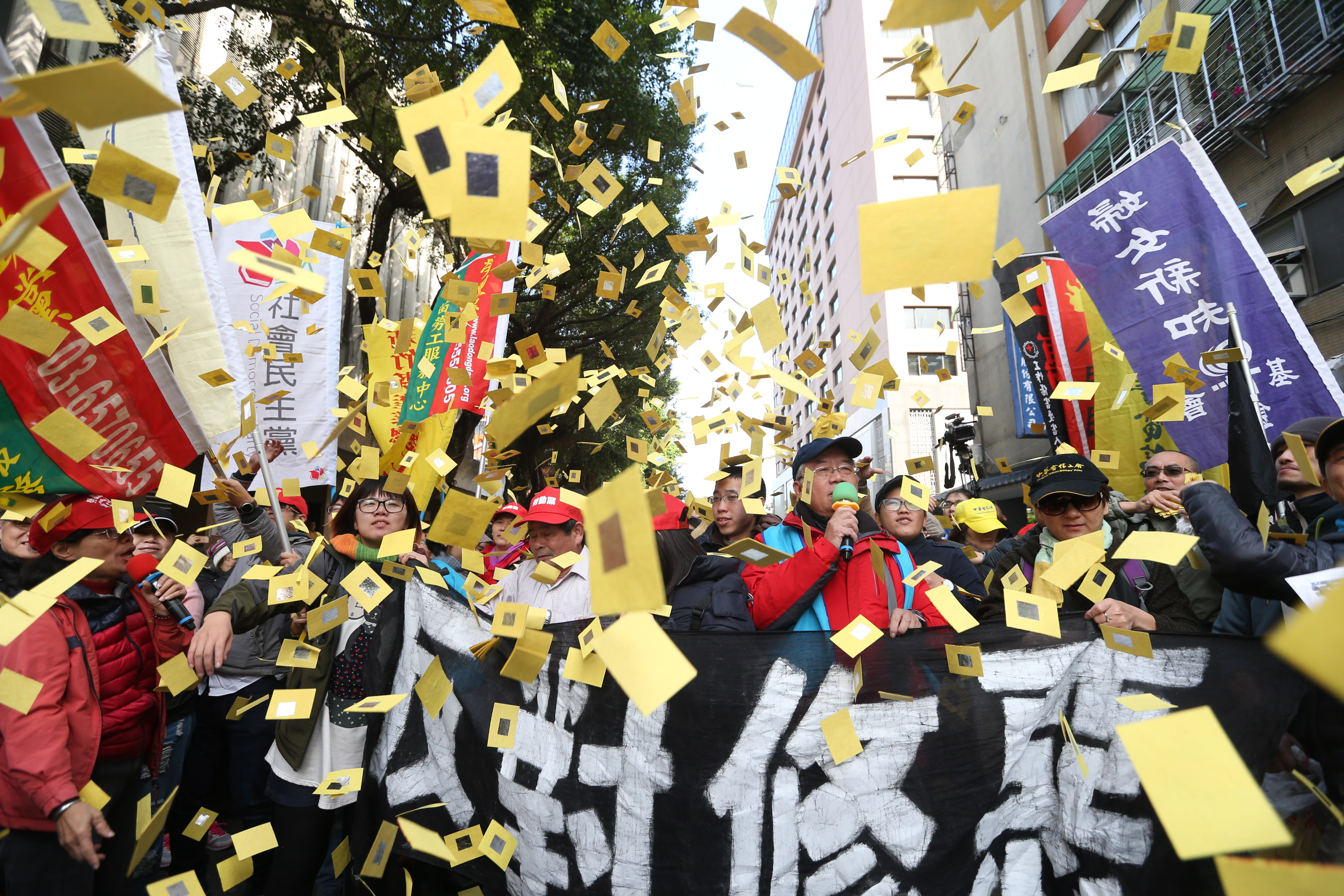 【Yahoo論壇】新勞基法賦予勞工更多選擇權？政府的弔詭邏輯 - Yahoo奇摩新聞