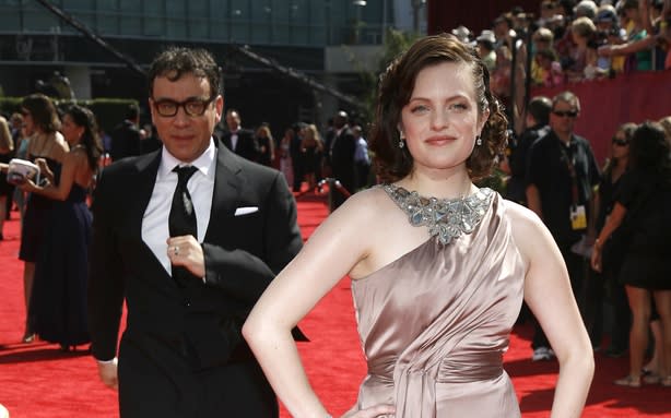 Elisabeth Moss Hated Fred Armisen's Wit; Dennis Quaid Accused of Date
Poaching