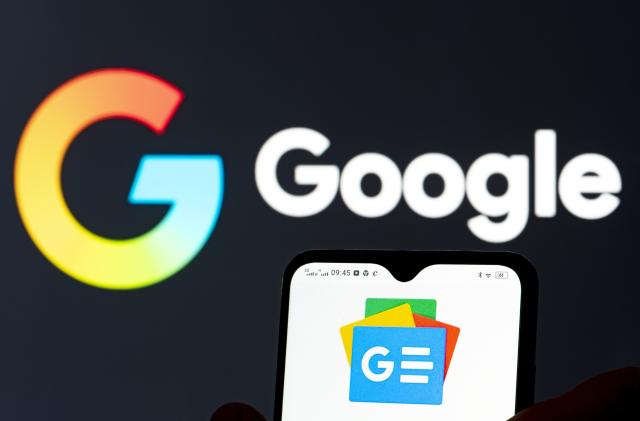 UKRAINE - 2022/01/09: In this photo illustration a Google News logo seen displayed on a smartphone. (Photo Illustration by Igor Golovniov/SOPA Images/LightRocket via Getty Images)