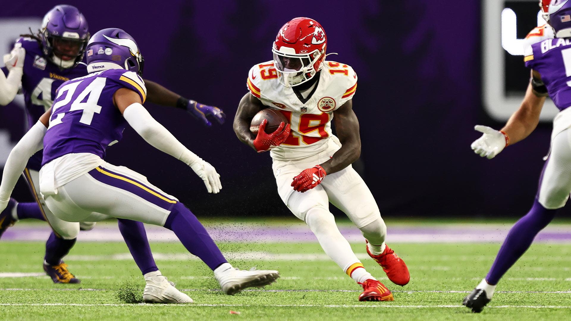 Will Buccaneers regret letting Donovan Smith sign with Chiefs?