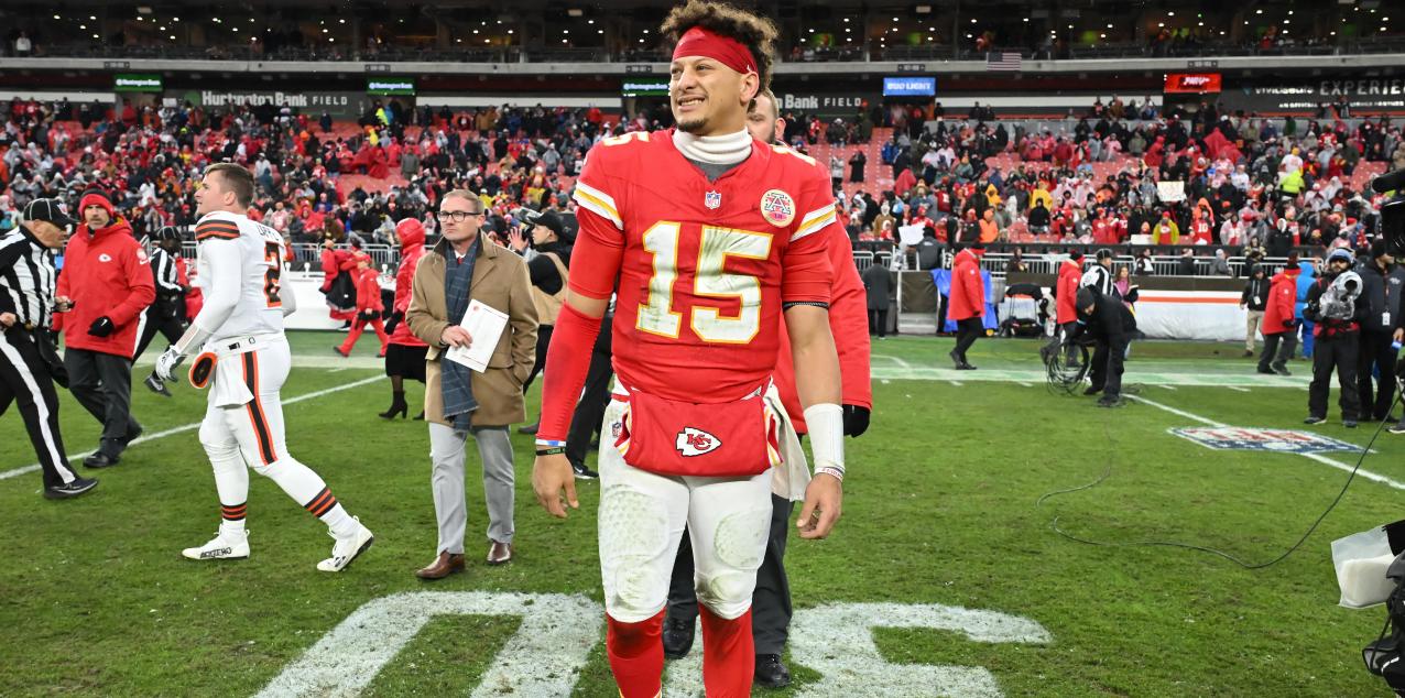 To play or not to play? That's the question Chiefs face with Mahomes