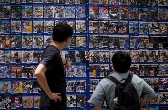 People look at console games at a store in Beijing on August 31, 2021, a day after China announced a drastic cut to children's online gaming time to just three hours a week in the latest move in a broad crackdown on tech giants. (Photo by Noel Celis / AFP) (Photo by NOEL CELIS/AFP via Getty Images)