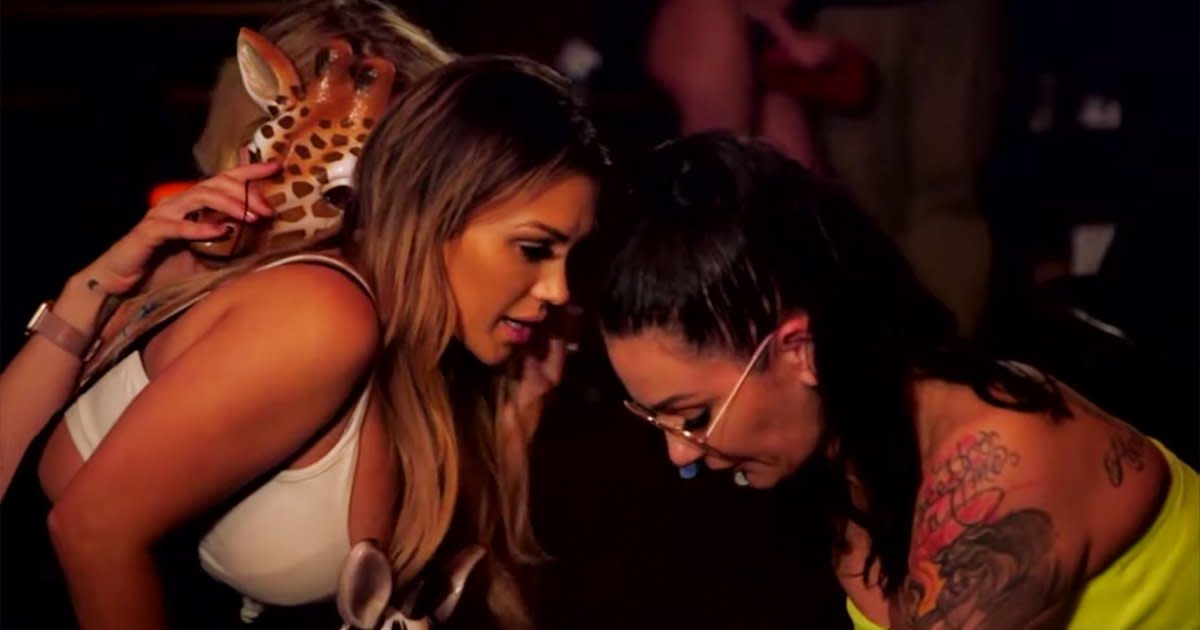 Jersey Shore: Ronnie's On-Off Girlfriend Jen Shows Up at the Club.