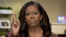 Michelle Obama está harta de las "mentiras racistas" de Trump y le envía un mensaje poderoso: "Esto no es un juego"