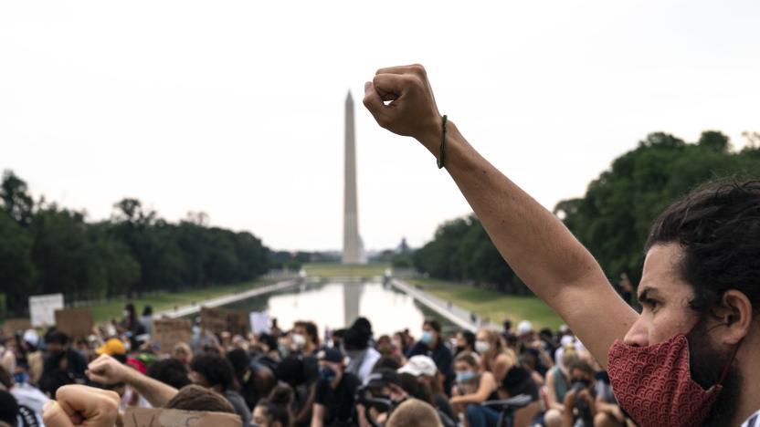 WASHINGTON, DC - JUNE 04: Demonstrators take a knee as at the base of the Lincoln Memorial as they peacefully protest against police brutality and the death of George Floyd, on June 4, 2020 in Washington, DC. Protests in cities throughout the country have been largely peaceful following the death of George Floyd, a black man who was killed in police custody in Minneapolis on May 25. (Photo by Drew Angerer/Getty Images)